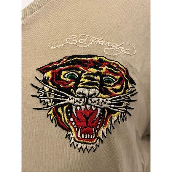 Ed Hardy V-Neck Short Sleeve Taupe Tan T-Shirt Men’s Size Medium Embroidered Tig - Picture 3 of 5